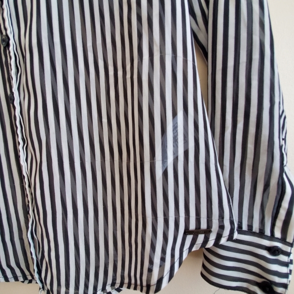 GUESS XS Black stripe shirt, flowy and lace back detail XS - Picture 3 of 12